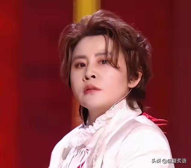 王濛，明显不高兴了！
​4月3日深夜，王濛连夜冲上了热搜，原因是她听到倪萍的话后