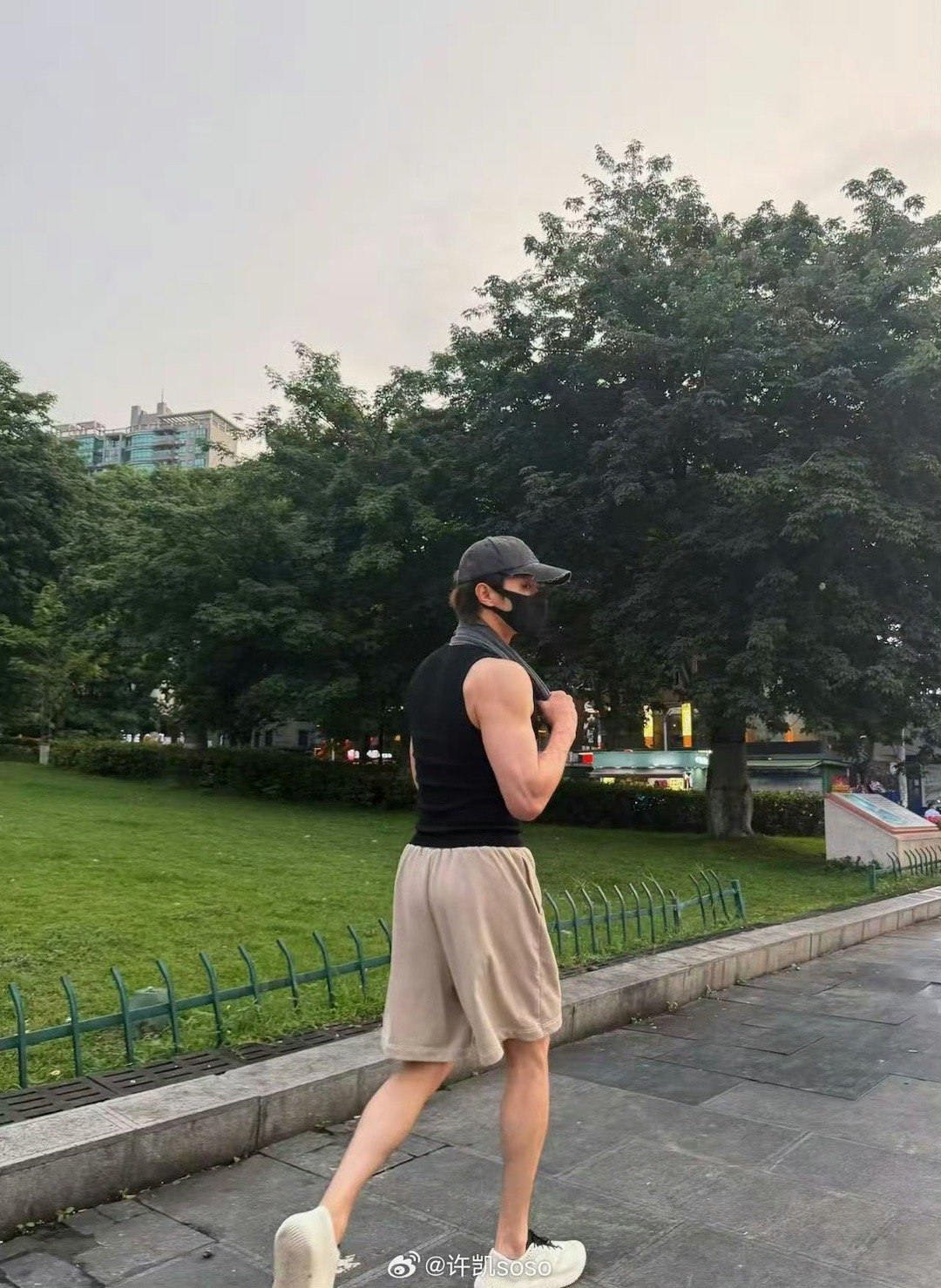 密室大逃脱8 我的评分：明知黑暗吓人，依旧冲上前护住队友，许凯这份担当太戳人许凯