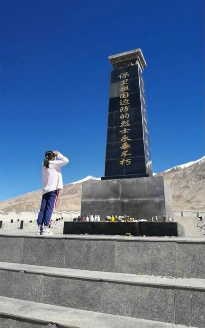 其实每天都会很多人来到这里祭拜英雄。在中国海拔最高的烈士陵园，英雄从未被遗忘！
