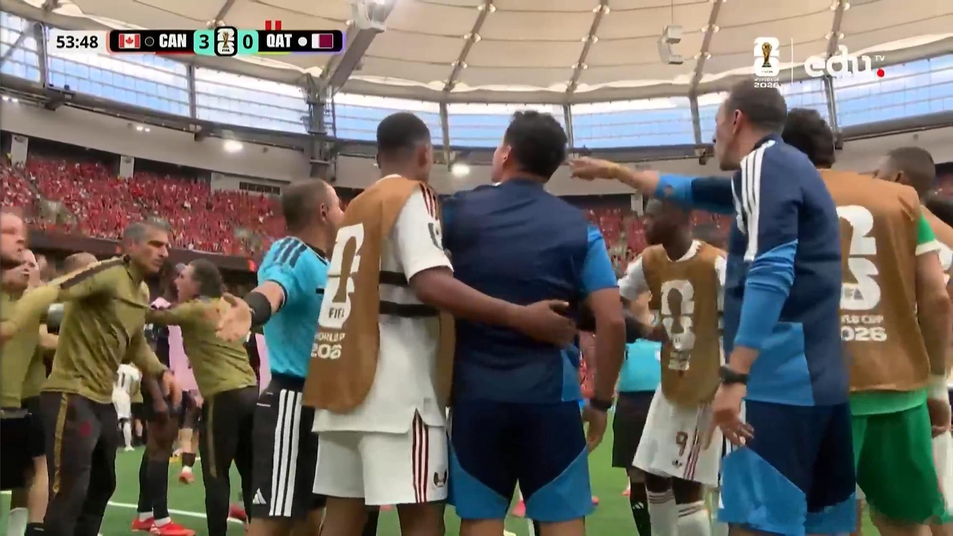 加拿大vs卡塔尔世界杯 两个红卡，这这这... 