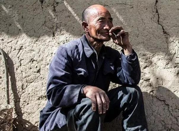 农村大龄男孩没媳妇，娶了媳妇离婚的，太多了，最主要的原因是没钱！
过年回老家，再