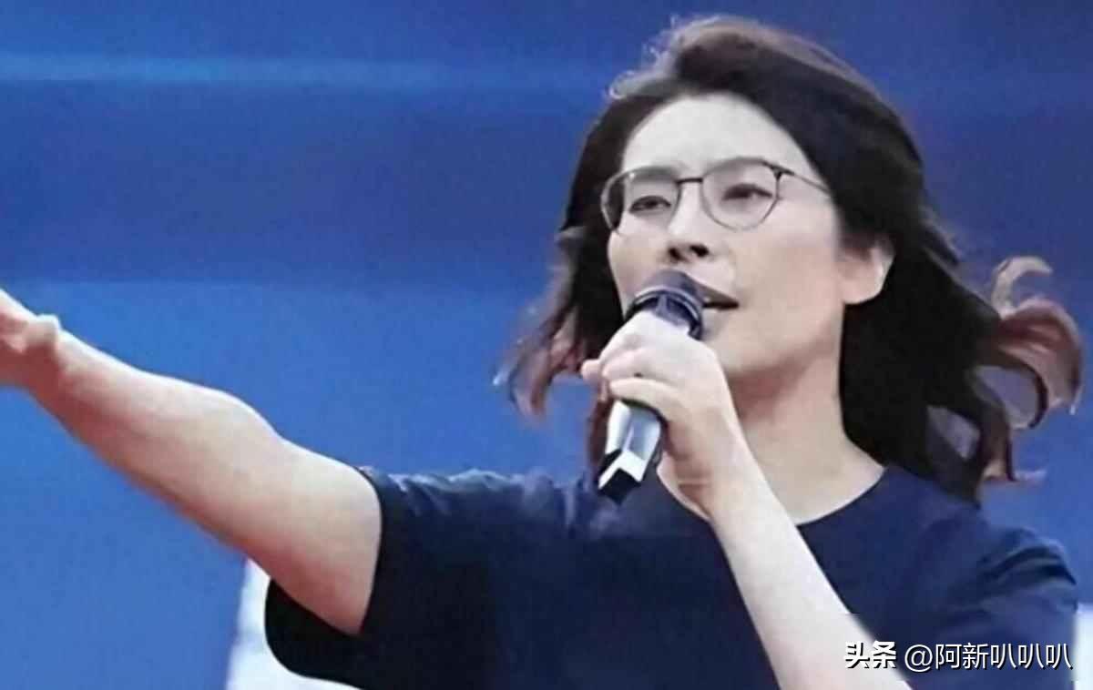 郑丽文刚当上国民党主席，媒体就围上来问她对两岸关系怎么看，她直接说得和平稳定才行