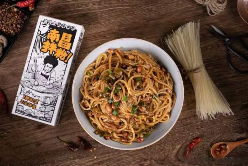 #贵州村超掀起美食大战#  原来就是做南昌拌粉渣渣灰怎么跑到贵州来踢球了呀？这是