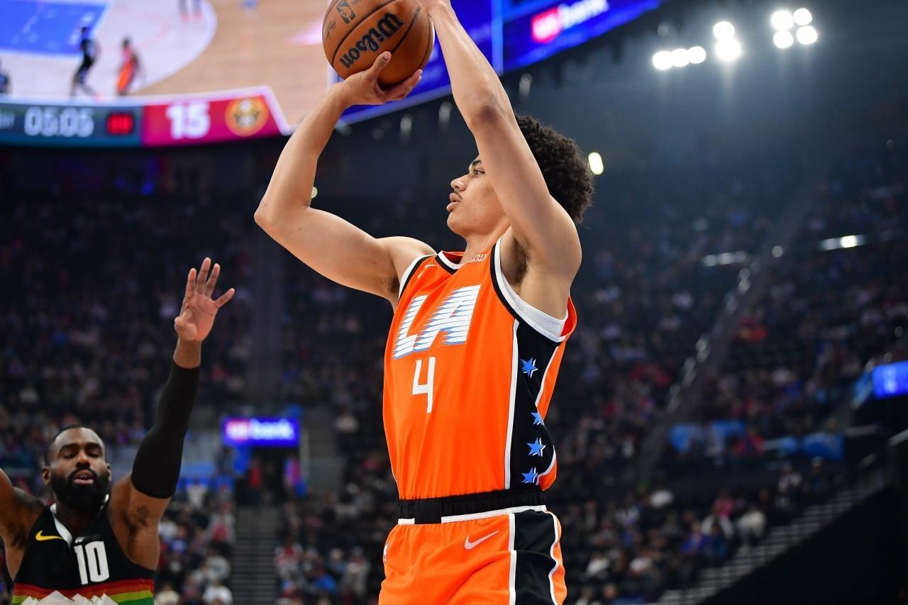 ➡选到又怎样？别毁人不倦了，谁能保证他不是下一个罗林斯或杰罗姆？队记：桑德斯曾在