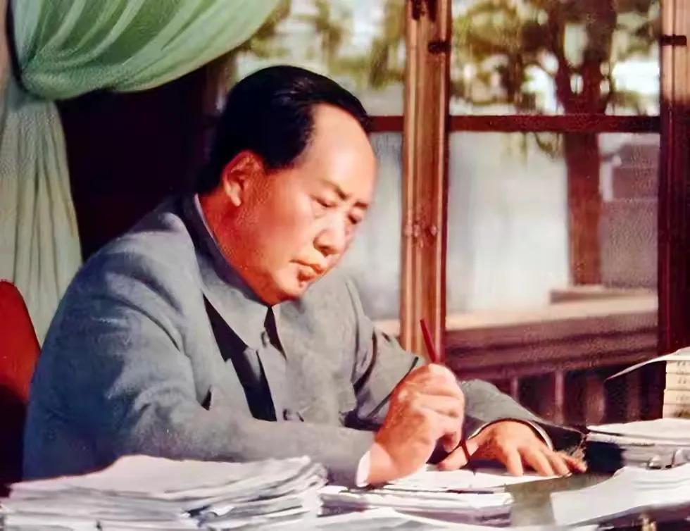 美国媒体《大西洋月刊》评选出了世界五大伟人：第一毛主席，第二、三、四都是美国总统