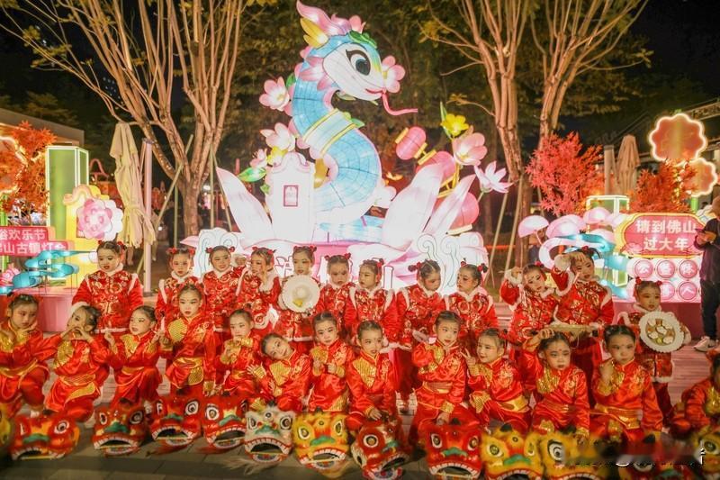 佛山新春文旅盛宴正当时

非遗文化璀璨绽放
祖庙北帝诞非遗展演即将点亮春节夜空，