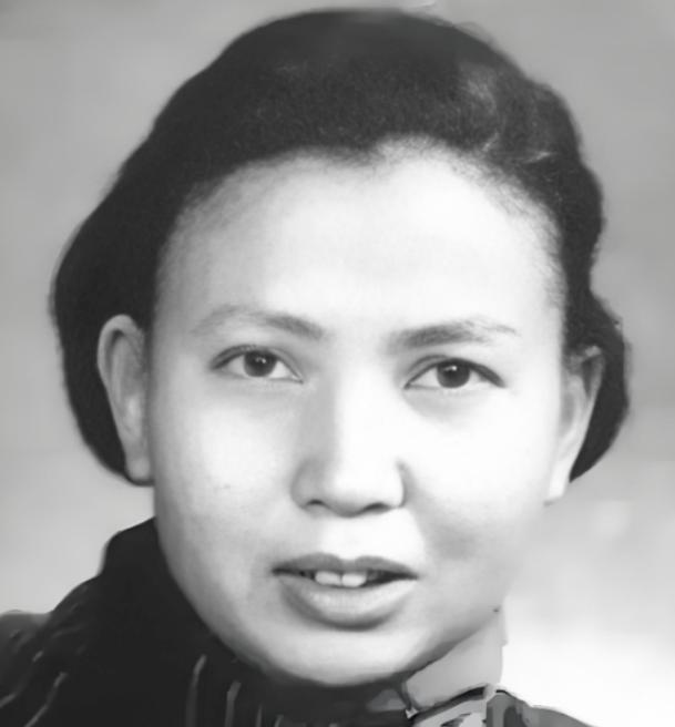 1941年，21岁的女战士莫林被埋前，敌人竟突然问：“你认识莫林吗？”莫林一听暗