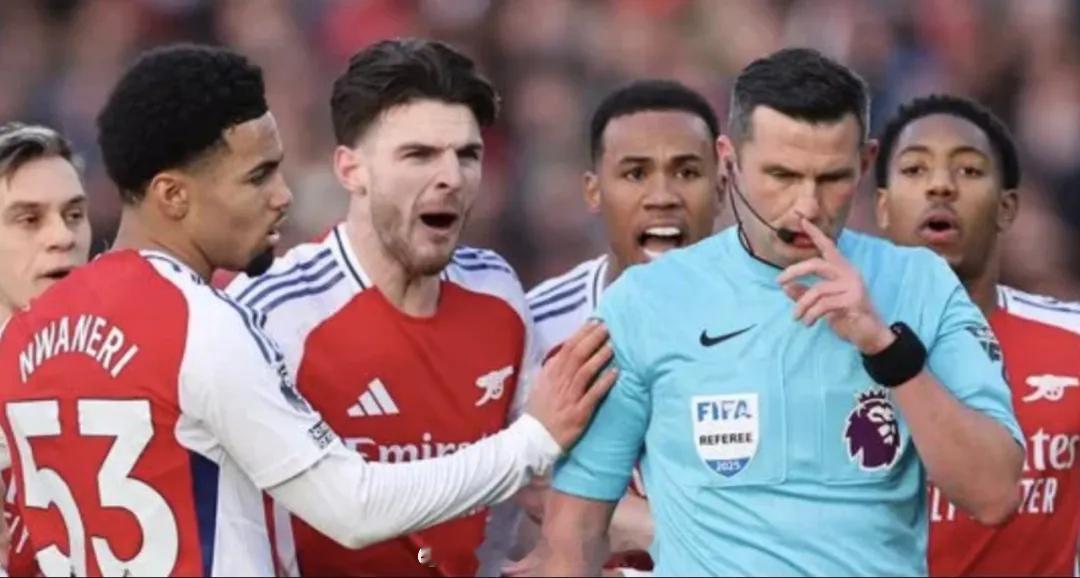 官方：迈克尔-奥利弗将执法对热刺的北伦敦德比！这也是今年1月份奥利弗在枪手对狼队