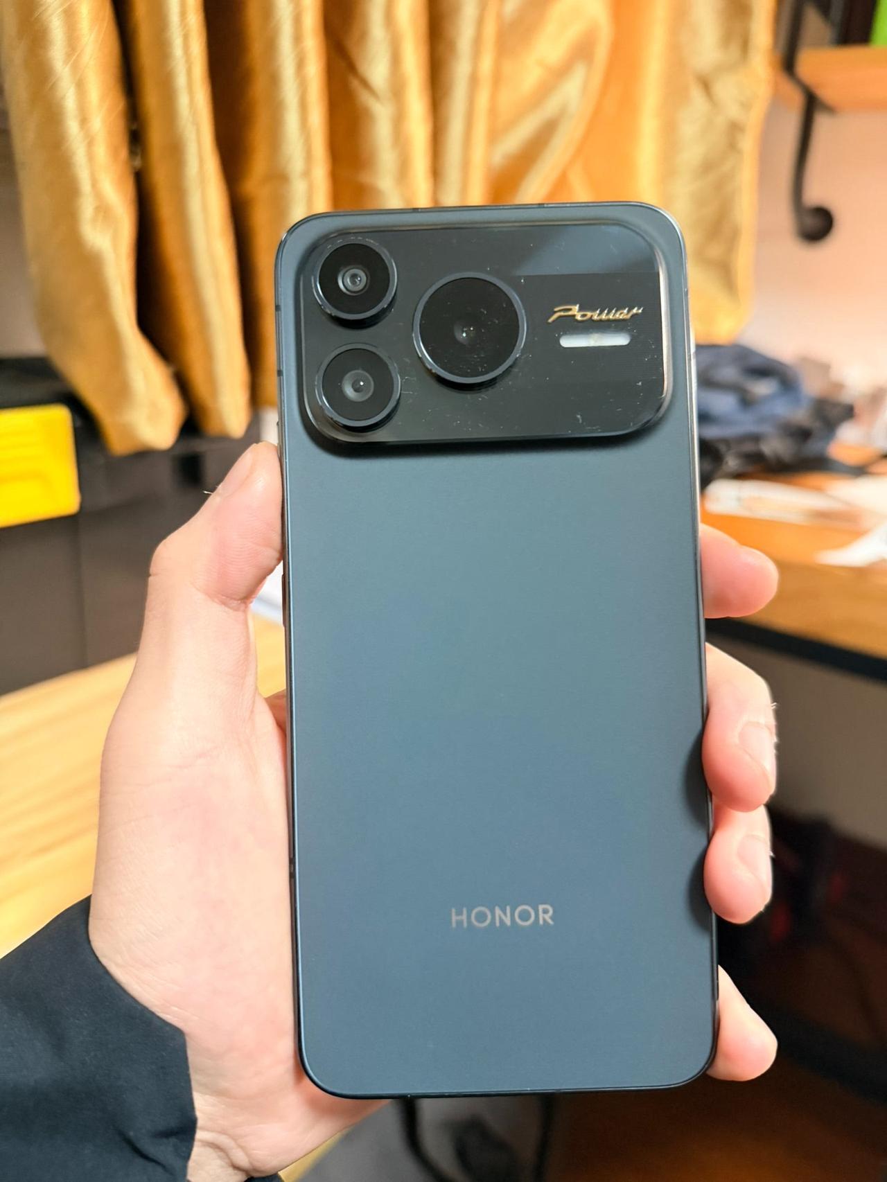 真的要被我朋友笑晕，纯纯大冤种本种，白扔200块钱！

他天天跑野外跑工地，手机