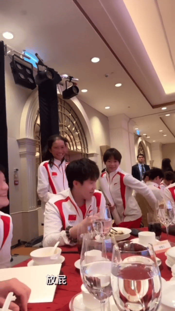 咚咚笑的好可爱！#樊振东看全红婵演小品笑成一条缝# ​​​