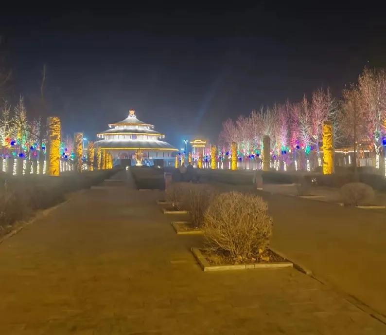 这夜景是不是很美啊？