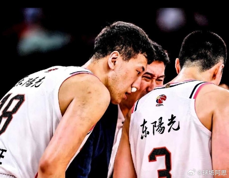 超低续约报价杜润旺选择离开 广东锋线杜润旺迎来职业生涯的十字路口。今夏B类合同到