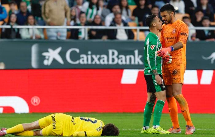 心态失衡？25岁安东尼补时倒钩爆头对手！染红缺战德比，贝蒂斯欲申诉
在北京时间1