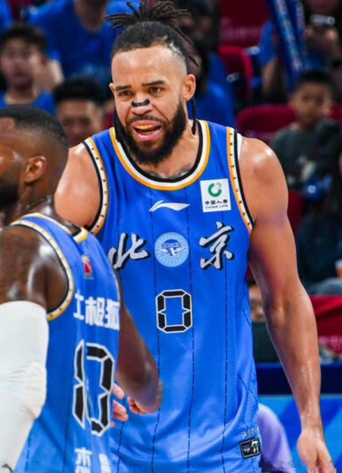 广东男篮vs北京男篮麦基昨天晚上在哪玩来着