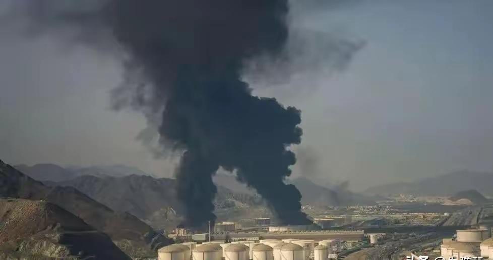 用以色列的核武器抹平以色列！以色列的至暗时刻来了，就在刚刚，伊朗的导弹击中了以色