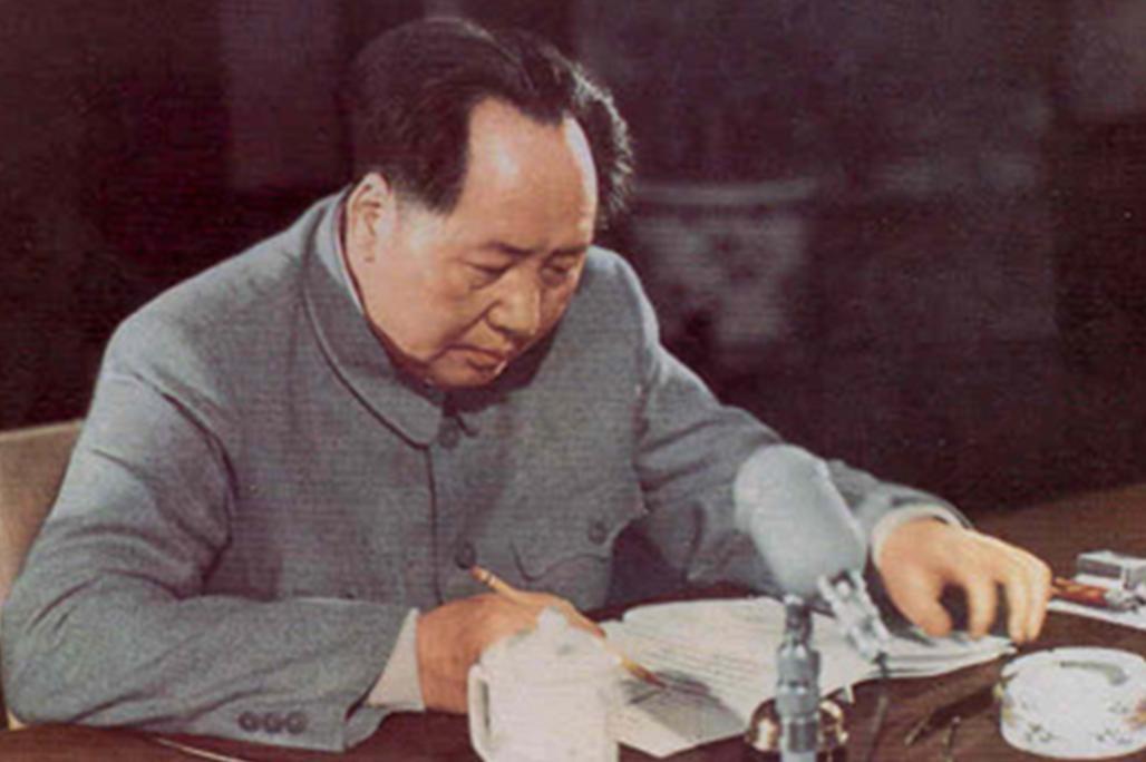 1962年毛主席得知李敏怀孕后，担心女儿身体做主道：你在家待产吧

“爸，我真能
