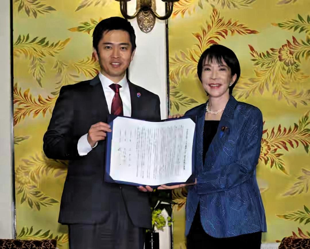 日本自民党和维新会签署文件正式联手组阁，高市早苗应该会如愿坐上首相宝座。这事儿表