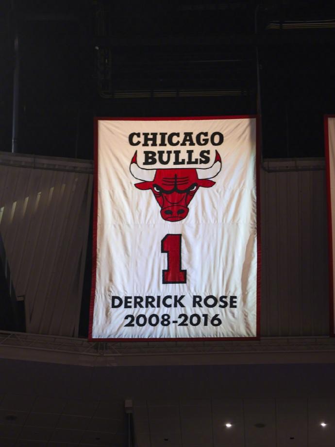 传奇玫瑰不朽🌹
罗斯1号球衣正式高挂在联合中心上空！
他下一站就是名人堂，这毫