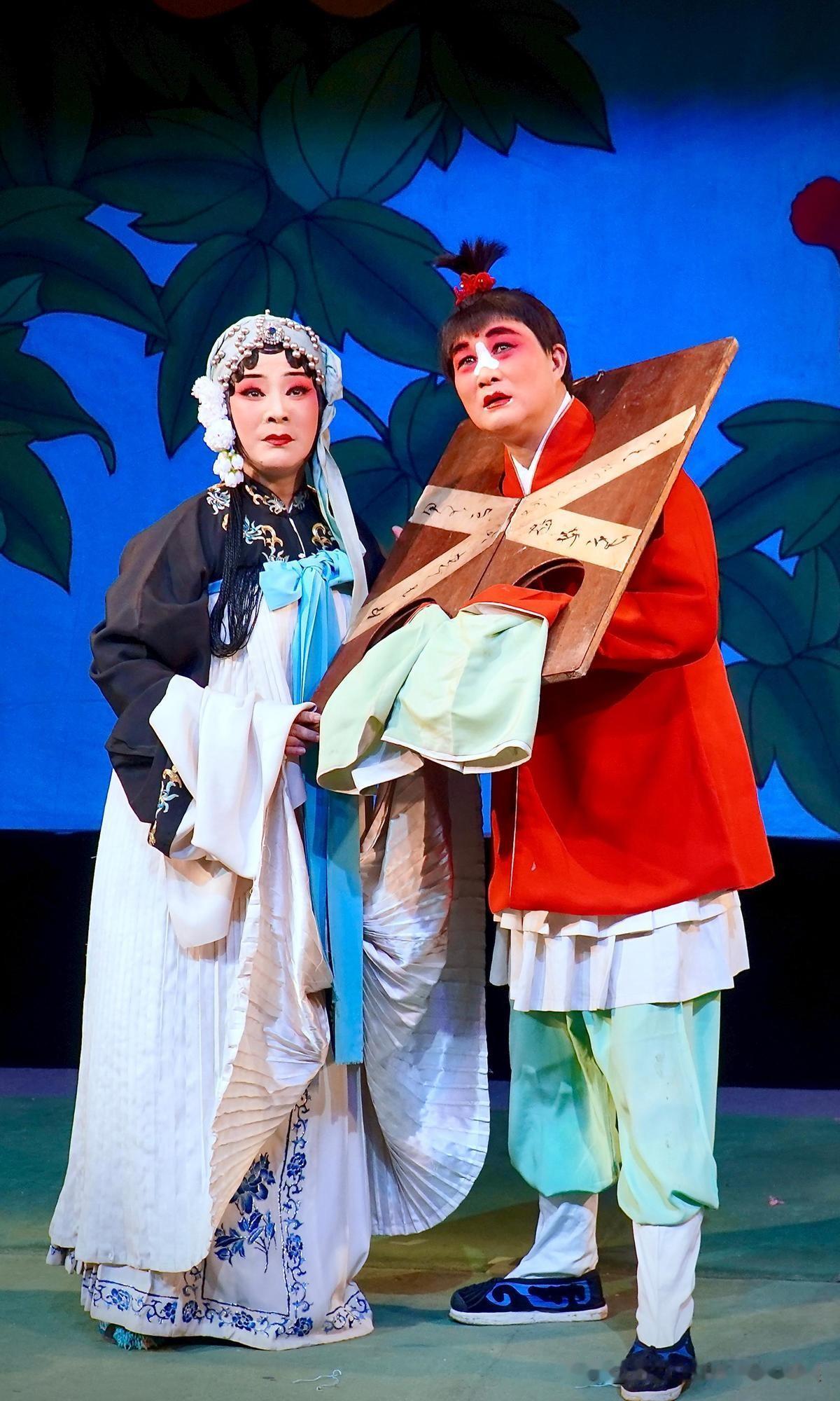 河南曲剧是河南第二大剧种，2006年被列入第一批国家级非物质文化遗产名录 。以下