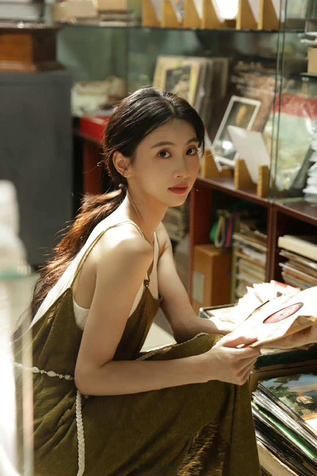 潘珺雅 🫧潘珺雅纸短情长🫧潘珺雅林望舒在我的命运轨迹里 你是最亮的那颗星星