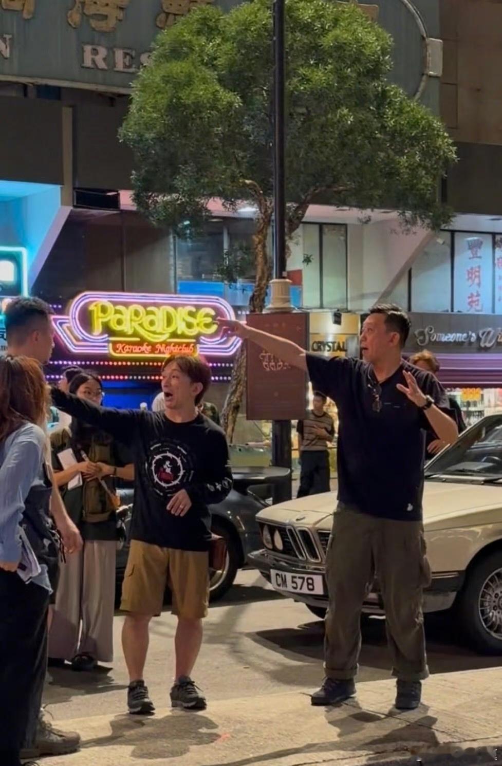 《火遮眼》导演在《九龙城寨之终章》拍摄现场“蹭”宣传了，他也是该片的武术指导，火