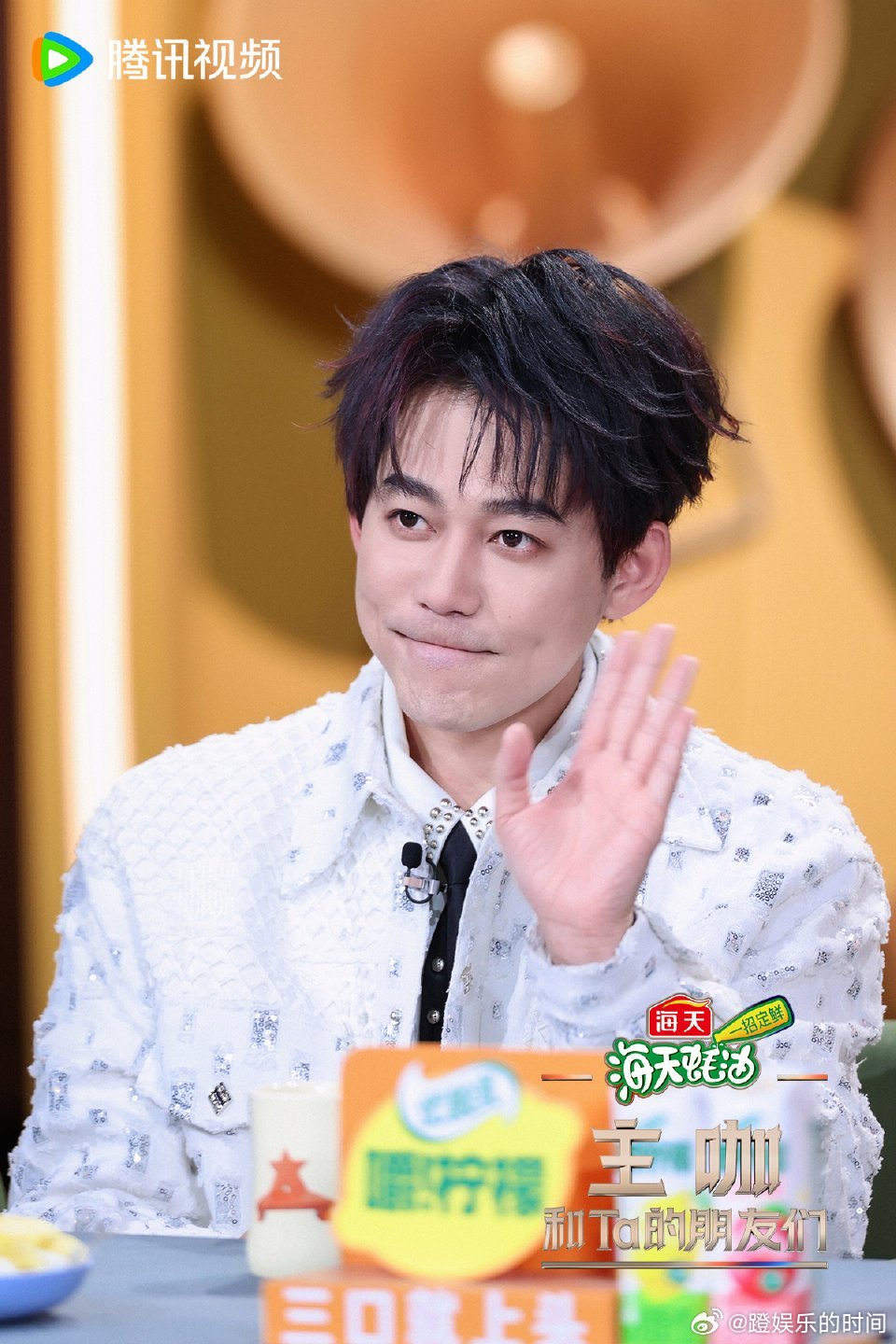 一句话就能让苏醒请客 谁懂啊，想让苏醒请客超简单！何洁在节目里透露，在他酒吧夸一