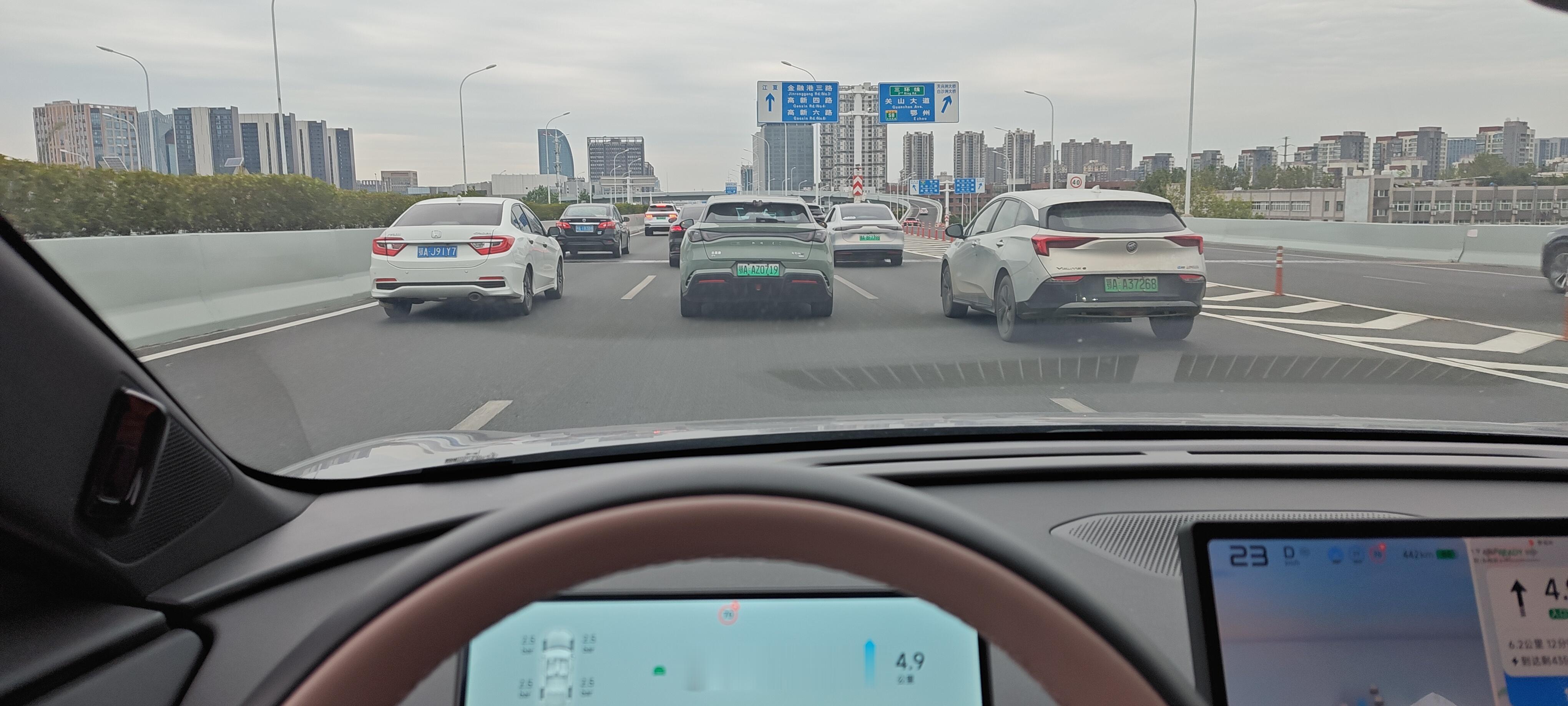 通勤路程变长，想继续卡点上班，看到堵车就心慌。！武汉爆料  ​​​