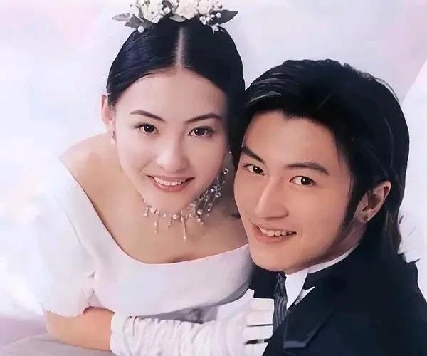 翻看了一下离婚明星以前的结婚照
杨幂那句反正结果都一样，还是有点儿道理的
幸福都