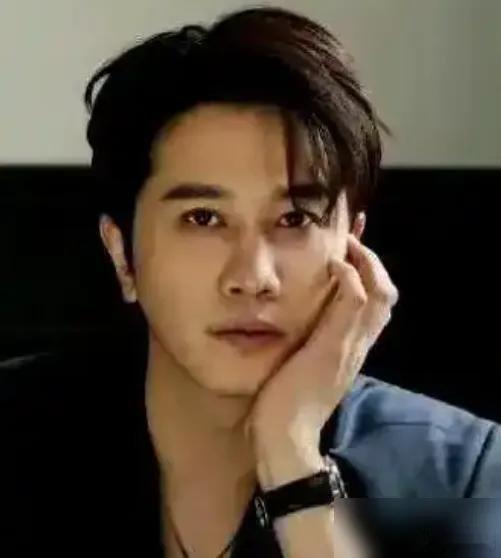 终于看懂了《玫瑰的故事》，彭冠英凭什么独占刘亦菲那么多吻戏都说彭冠英占便宜，可翻