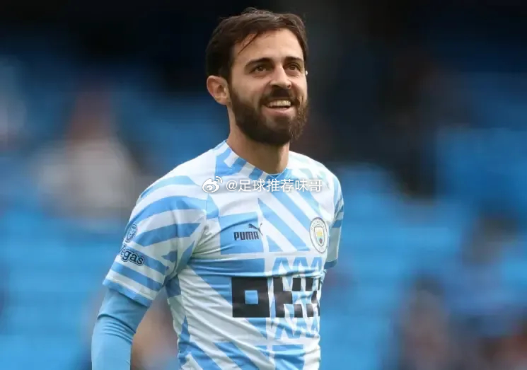 说点大实话，B席确实不如巅峰时期了。你看他现在突破没那么锐利，速度也慢了一些，拿