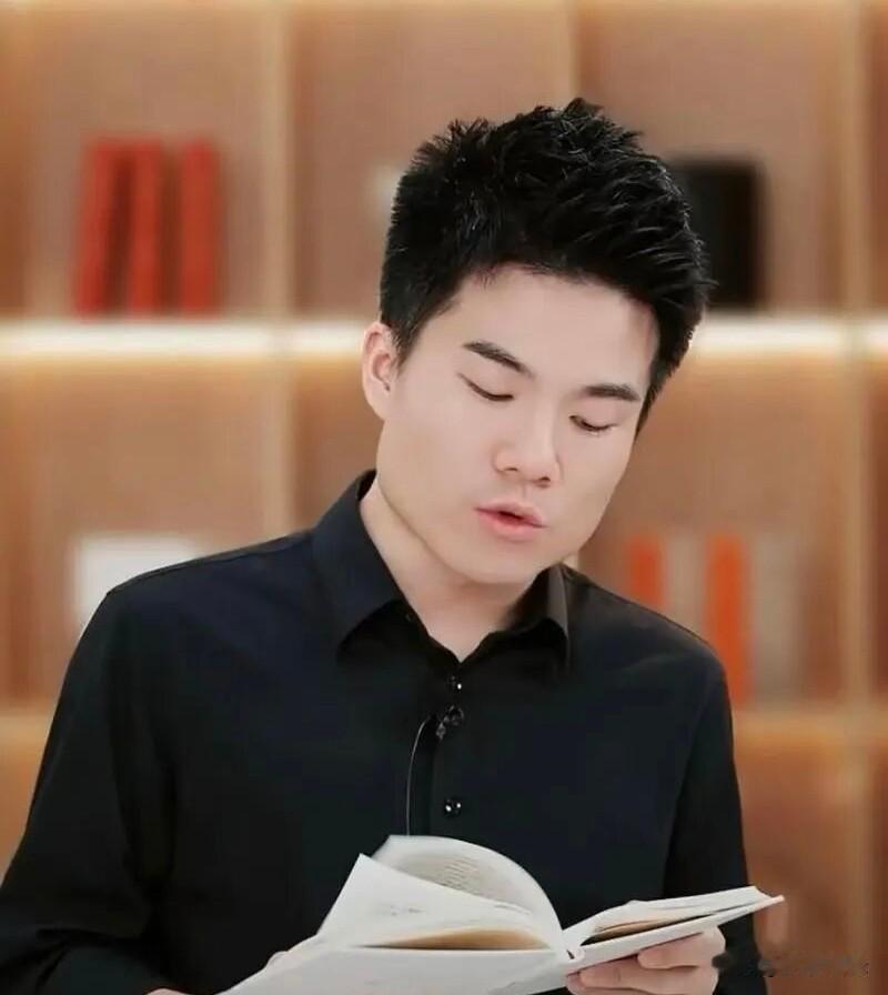 果然人还是要多读书，
普通老板脑子里全是成本利润，
董宇辉倒好，连退路都想得这么