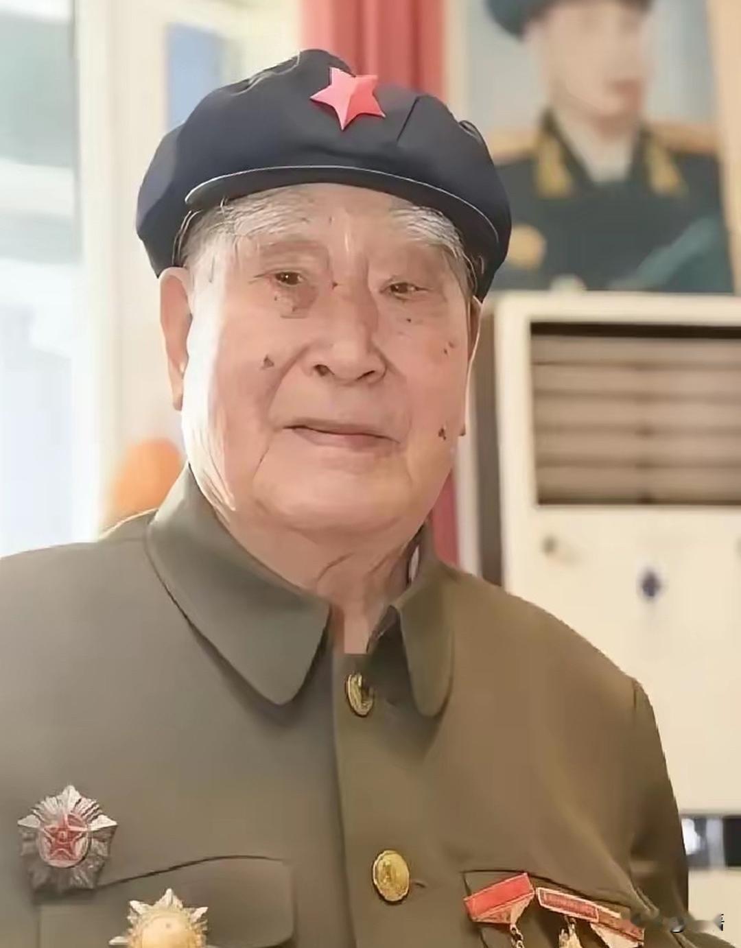刺刀即将落下！八路军政委一句话震醒良知，两个伪军含泪收手救人
 
1943年，八
