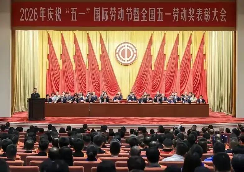 看完今年五一劳模名单，我真的忍不住了！
每年五一评劳模，总能戳中大众的情绪点。今
