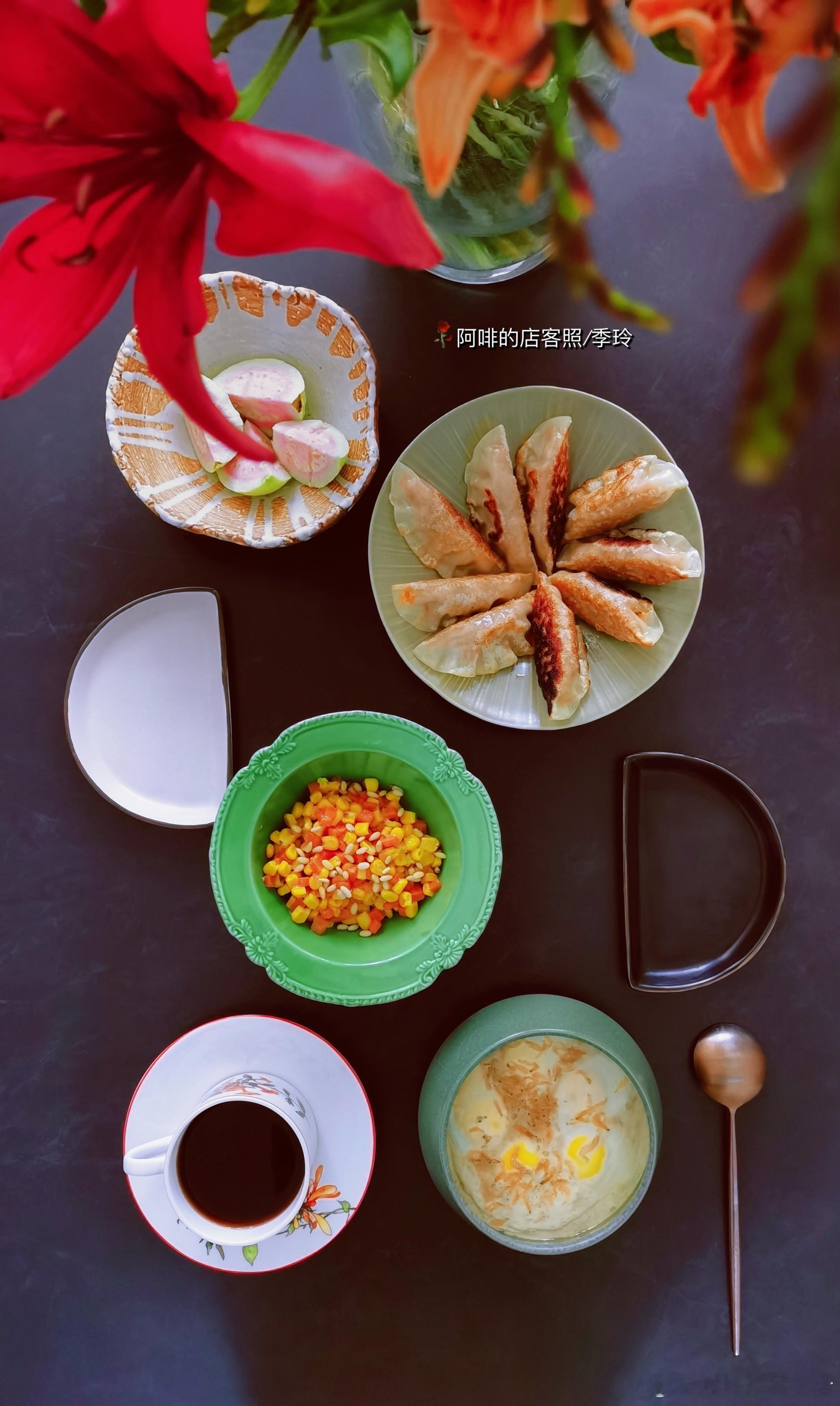 开学了，可以放飞一下啦[666]#星情物语##喝咖啡##咖啡豆##早餐# ​​​