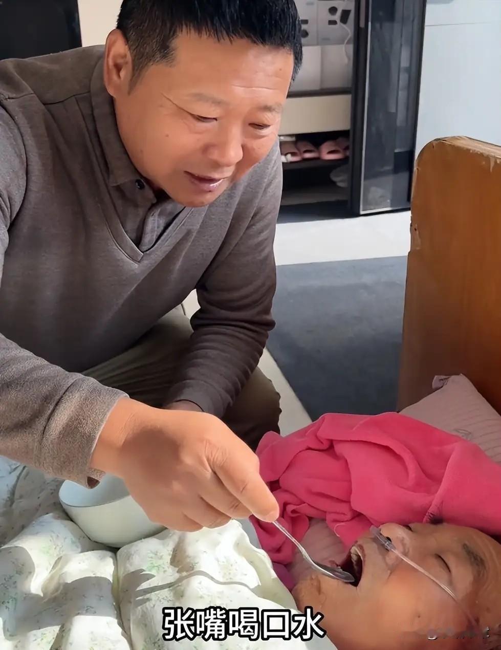 冬日寒霜，逝者已矣，生者如斯

11月底的时候，余雪爷爷生病了，网上很多他的视频