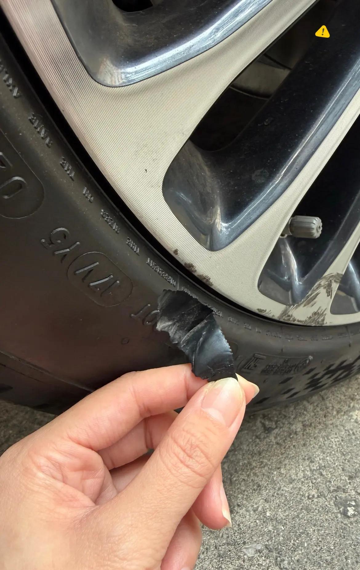 老师傅们帮看看，车子轮胎这种情况，但是没漏气，跑长途高速问题大不大呀？求解答！坐