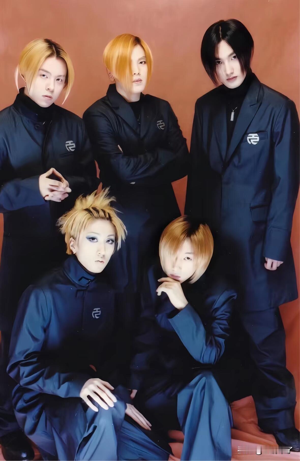 谁的青春里能少了HOT啊！1996年，韩国SM公司推出的这个由文熙俊、张佑赫、安