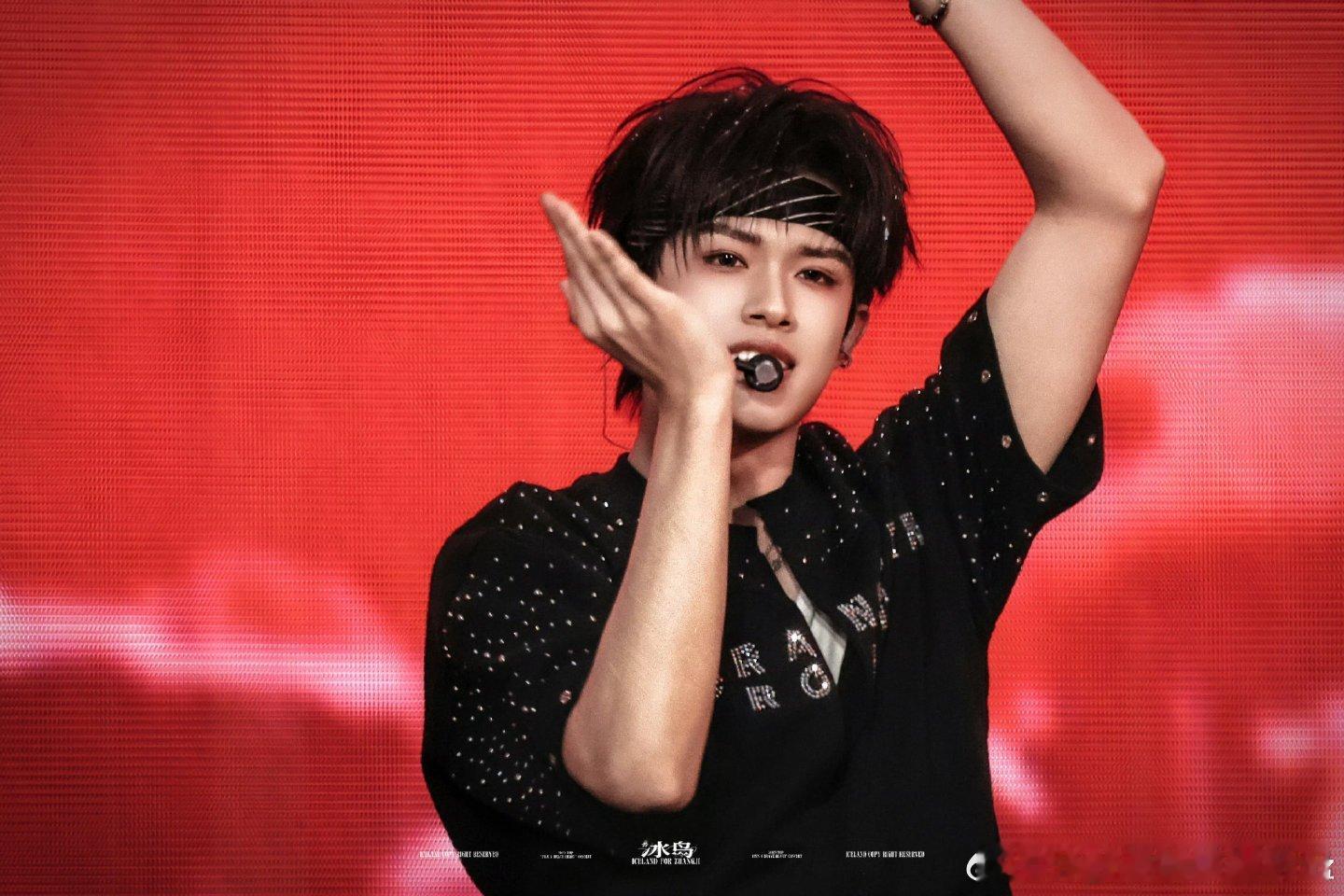 张极野心家舞台张极大主唱杀疯了！野心家一开口直接颅内炸烟花，全程鸡皮疙瘩没停过 