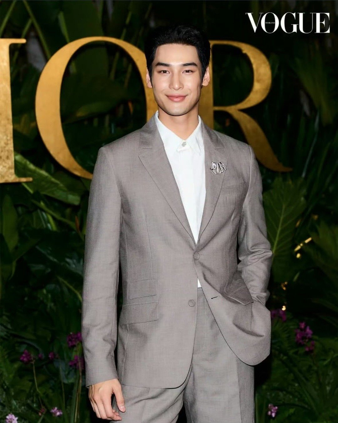 Apo陈立波 in DIOR Gold House来自Dior全球大使的九宫格，