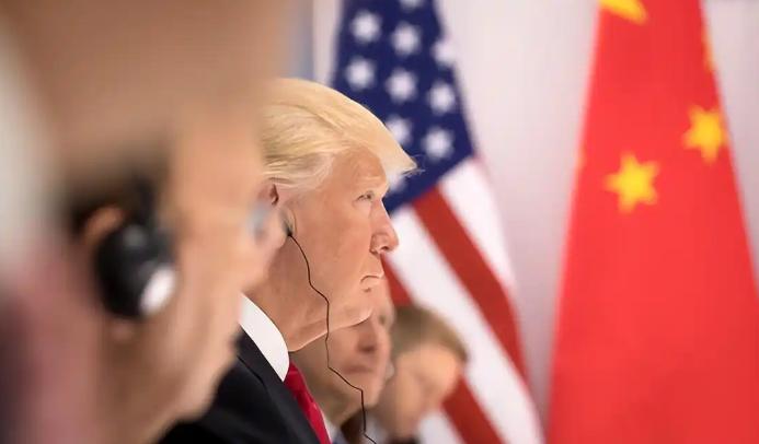2026年5月13日，特朗普专机降落北京。外界关注的不是红毯，而是他身后那份名单