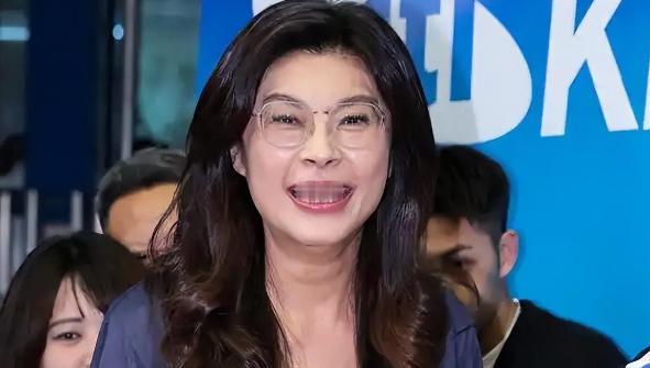 军购预算引爆内讧！国民党大佬力挺郑丽文，火力全开警告徐巧芯

岛内政坛风波不断，