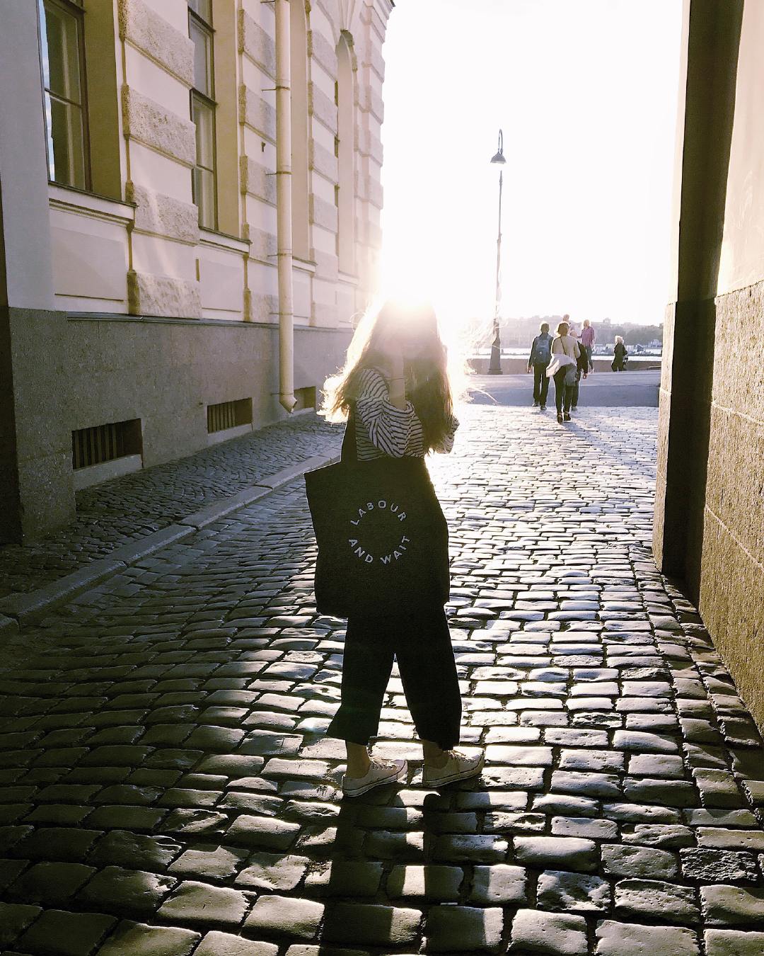 年轻人不依赖批判和负面的东西而生活，他们靠感情和理想。——黑塞《朝圣者之歌》 