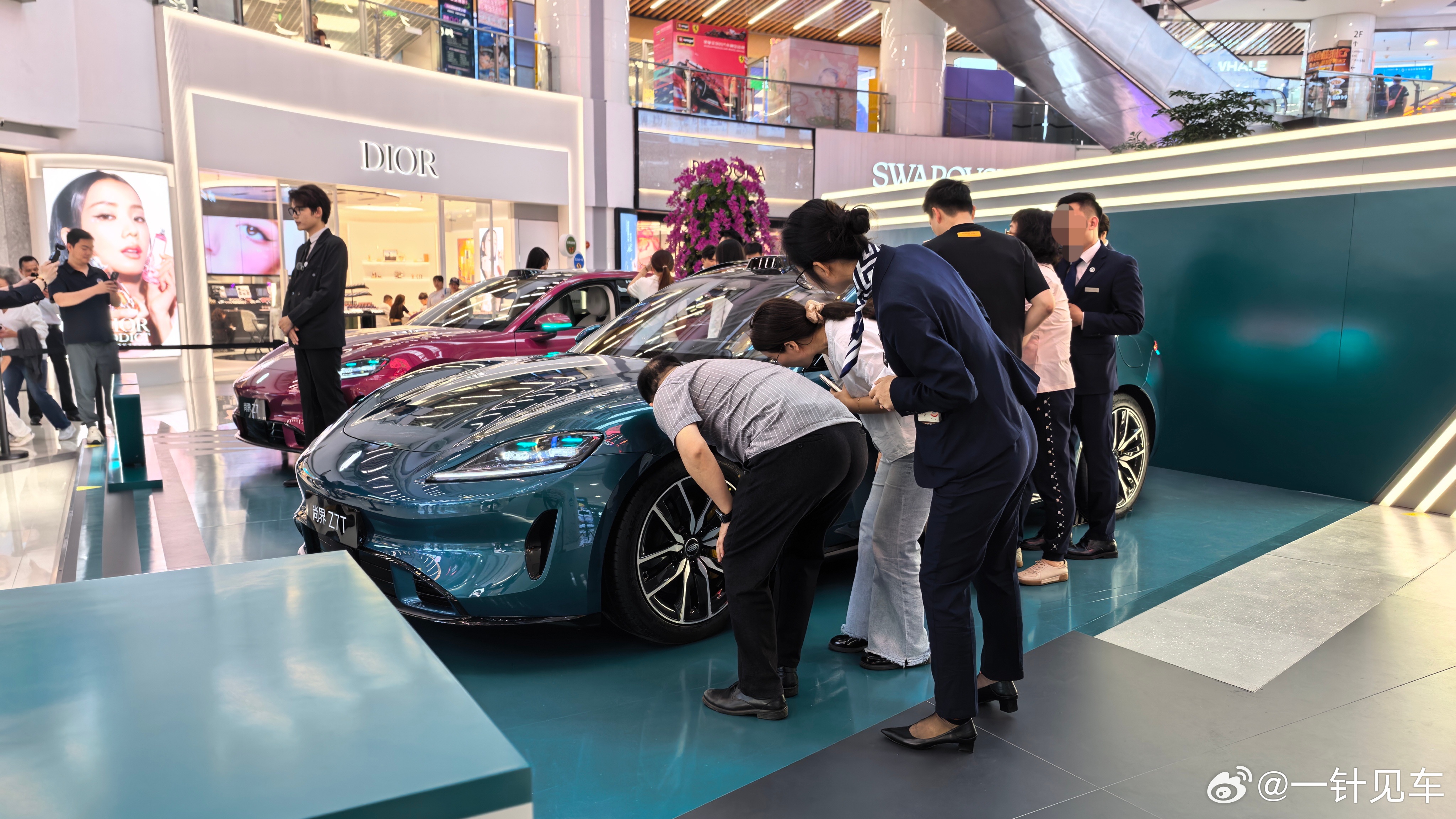 尚界z7尚界z7t在广州也已经开始展出，现场直击~目前还不能进去看内饰，但是外观