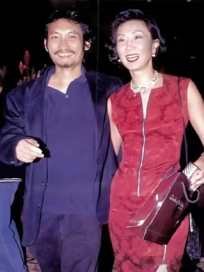徐克这辈子最大的遗憾，
不是和施南生离婚，
而是在和施南生离婚后，他才发现，自己