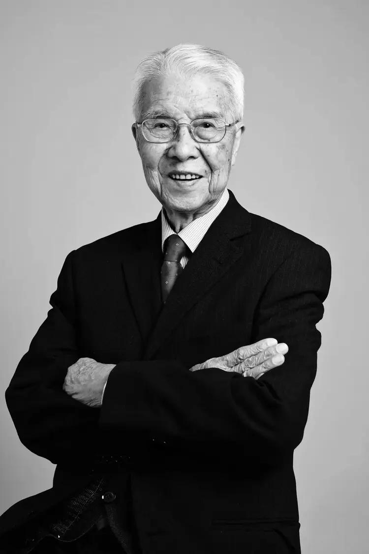 张金哲（1920年9月25日-2022年12月24日），汉族，出生于天津市宁河县