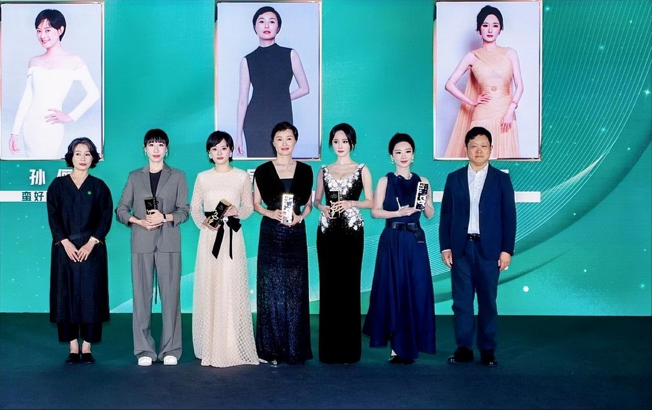 白玉兰奖即将揭晓！
热度最高的预测是：
最佳男主角：于和伟
最佳女主角：杨紫或者
