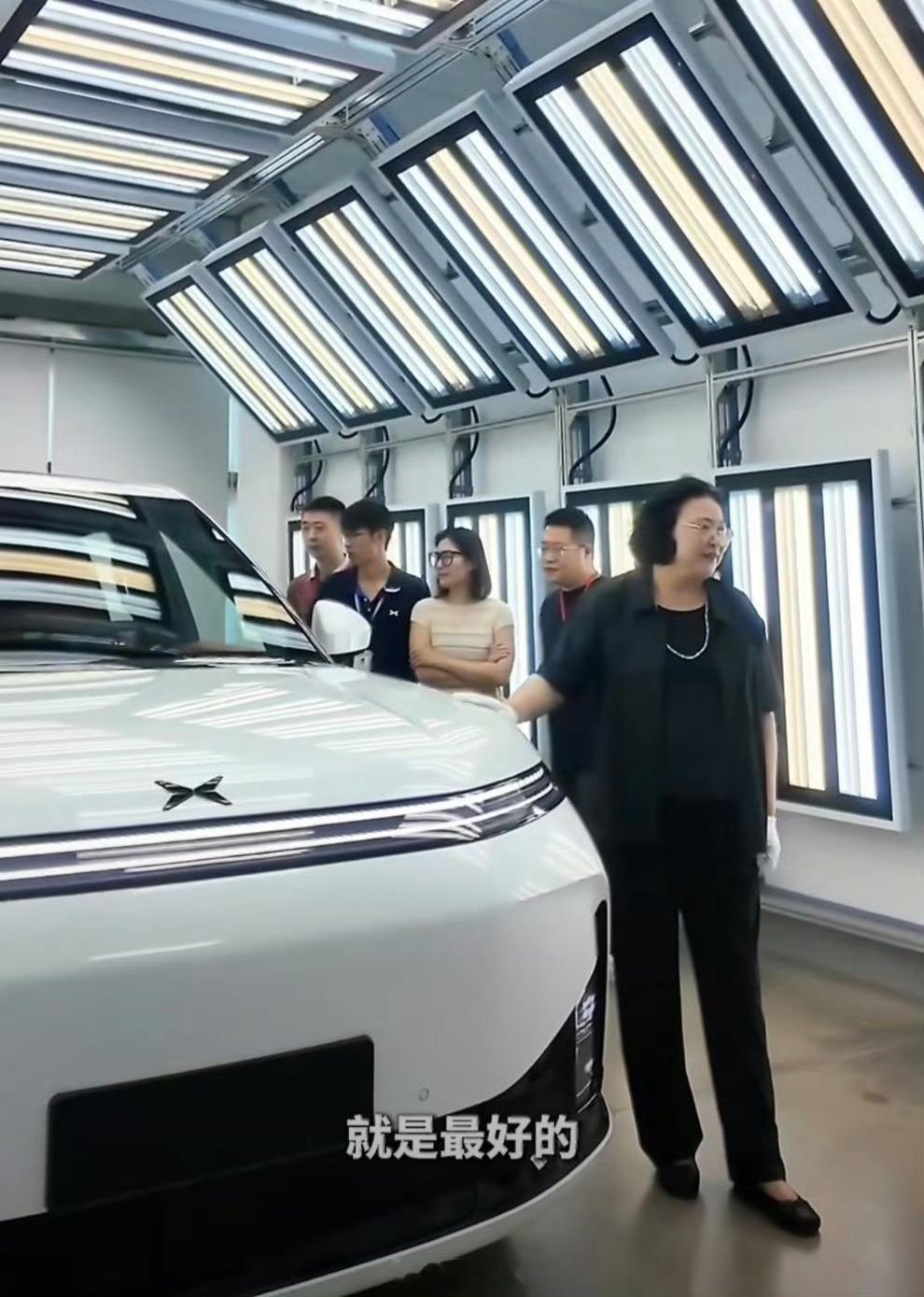王凤英盛赞小鹏G9L，称从业三十余年，这是她最喜欢的SUV，堪称大师作品，体面舒