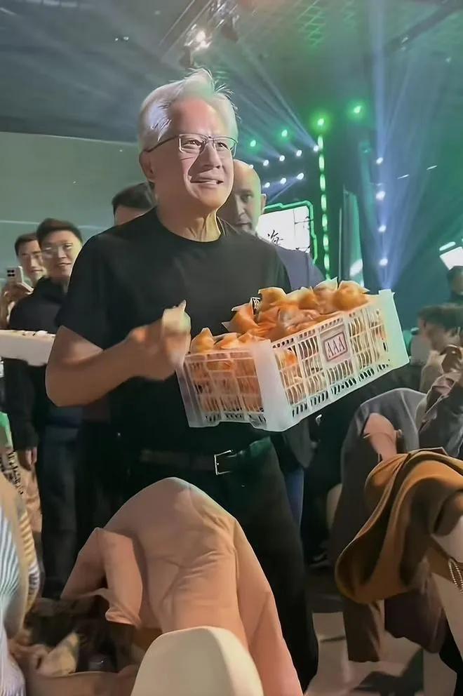 从胡同炸酱面到AI芯片：黄仁勋懂一个道理——科技最终是给人服务的

黄仁勋又串胡