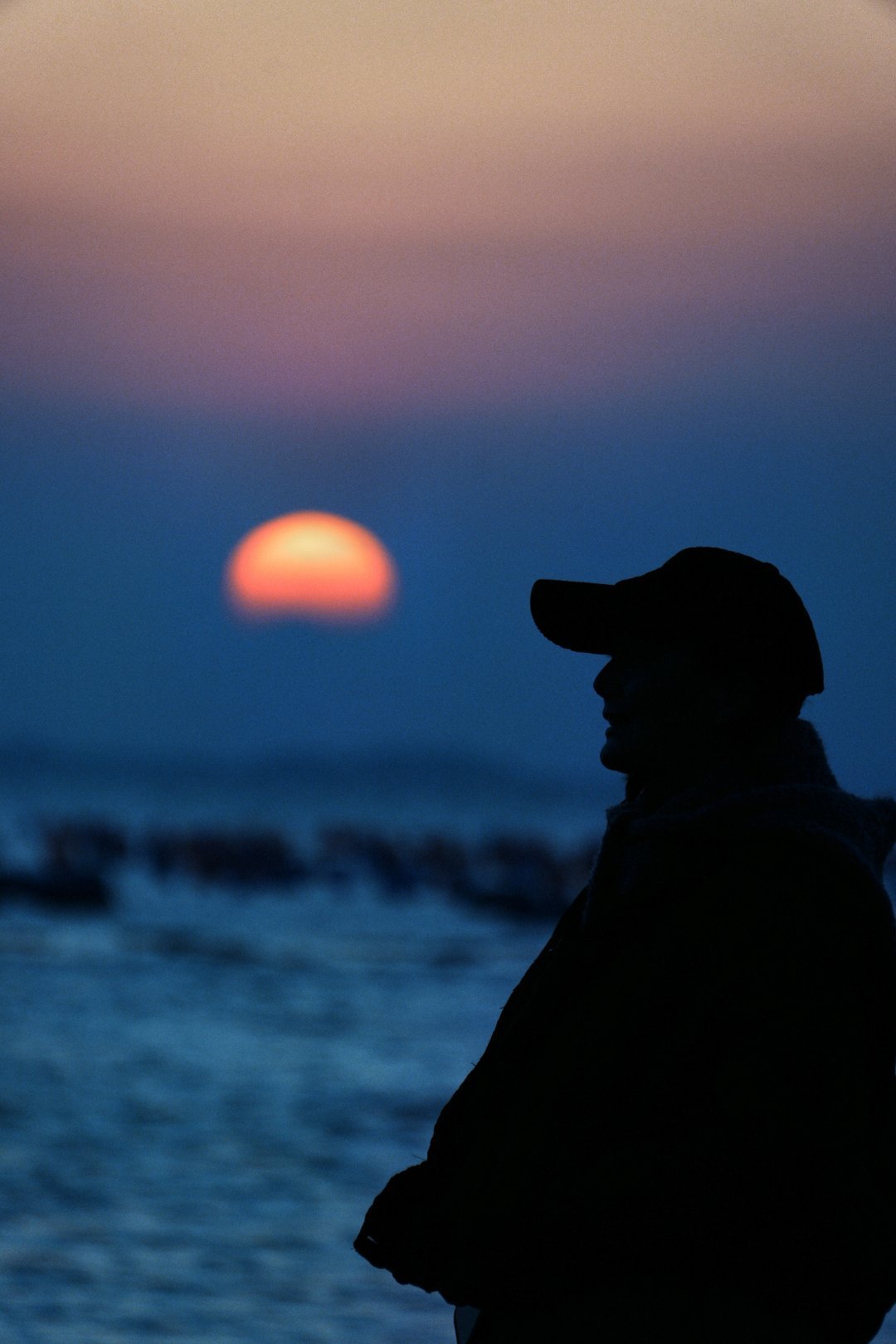 *在路上*平潭和平码头日落...福建福州平潭岛...冷啊，穿上放了很久的羽绒服，
