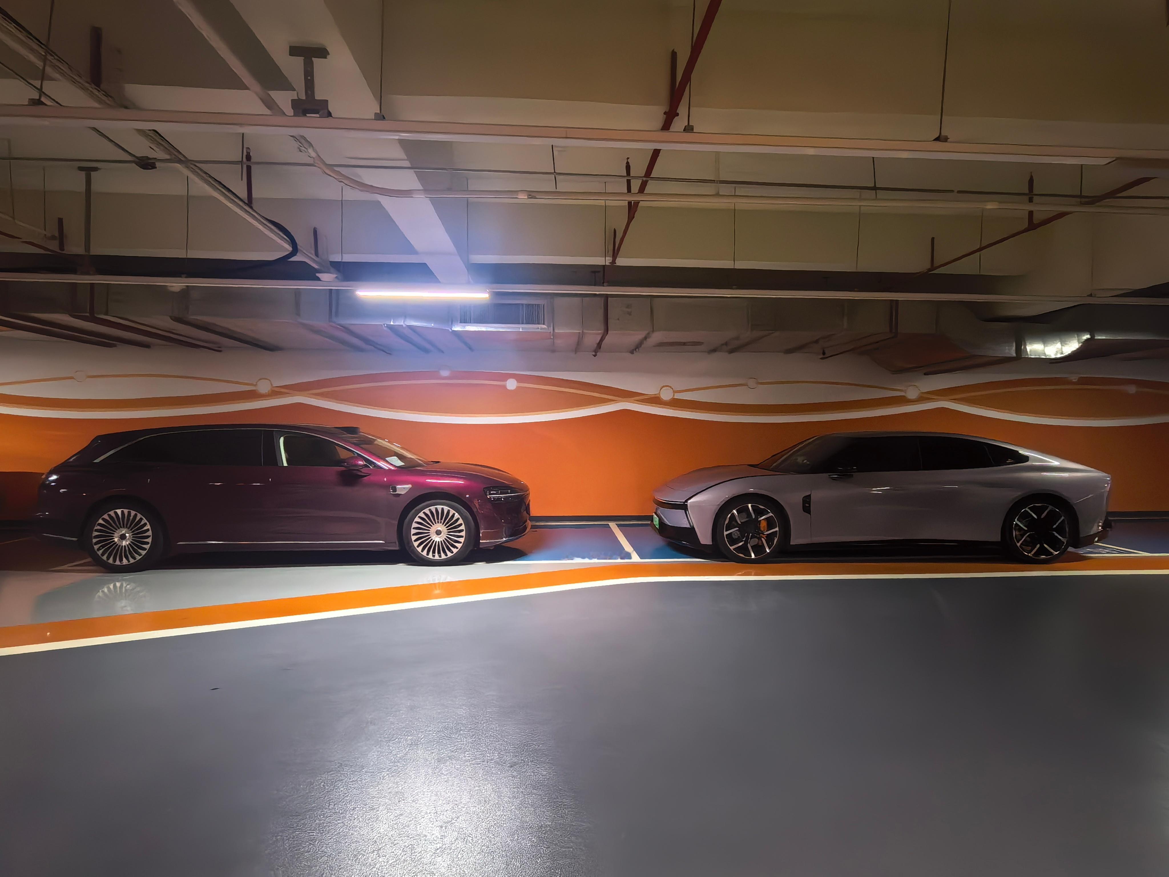 享界 S9T vs 小鹏 P7，今年最有特色的两款新能源车。 ​​​